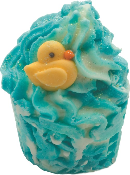 Een cupcake met blauw en wit gesponnen glazuur en een kleine gele rubberen eend erop.