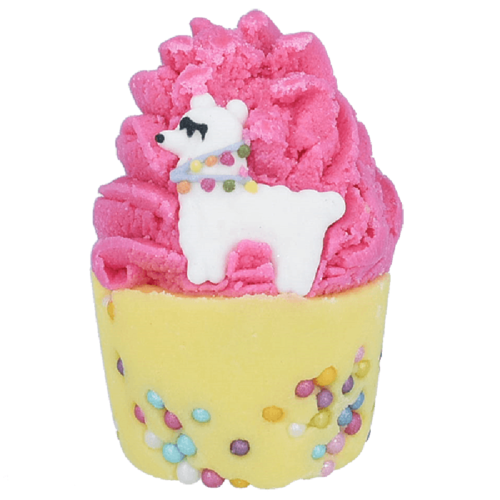 Lieve cupcake met roze glazuur, een schattige witte hondenversiering en gekleurde hagelslag.