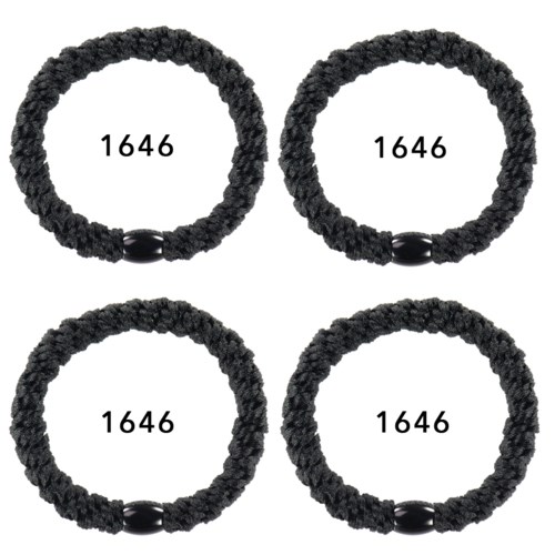 Fyra svarta hårband med numret 1646 inuti varje. De är runda och har ett litet svart pärla.
