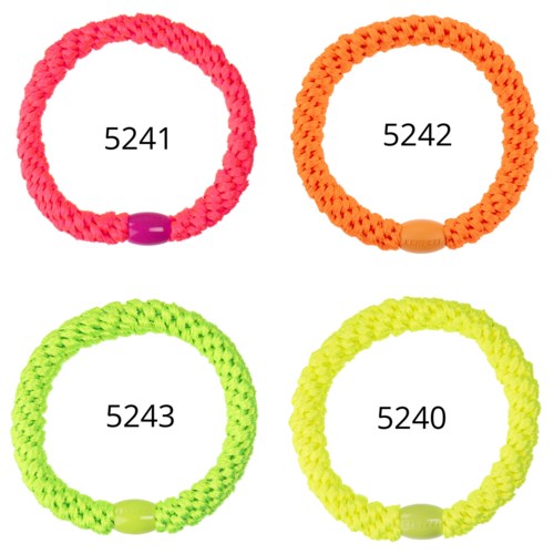 Fyra färgglada vävda armband märkta 5241, 5242, 5243 och 5240, med plastpärlor. Ljusa färger och enkel design.
