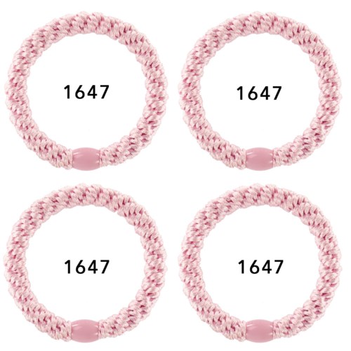 Fyra rosa elastiska hårband med numret 1647 i mitten av varje.