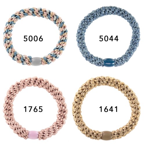 Fyra färgglada, stickade hårband med olika nummer: 5006, 5044, 1765, 1641.