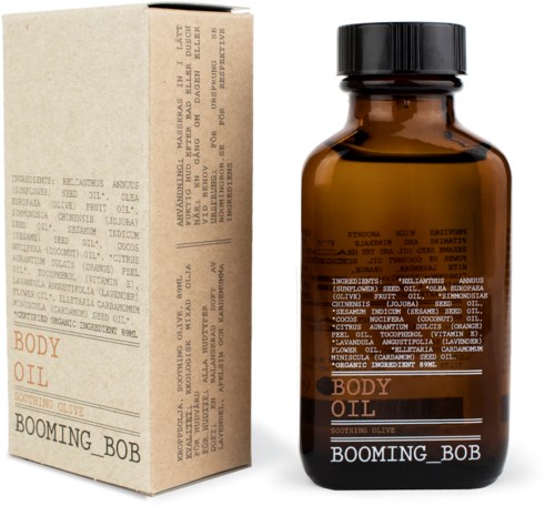 Eine braune Glasflasche mit Aufdruck 'Body Oil' und schwarzem Deckel, daneben ein beige Verpackung mit Inhaltsstoffliste.