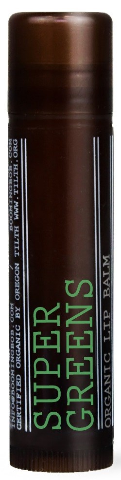 Dunkelbraune Lippenpflegestift-Hülse mit der Aufschrift 'SUPER GREENES' und 'ORGANIC LIP BALM'.