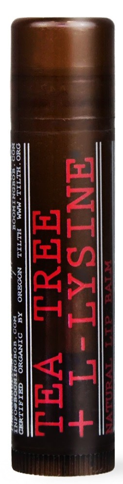 Ein brauner röhrenförmiger Behälter mit der Aufschrift 'TREA + LYSTINE' in Rot und Weiß, wahrscheinlich ein Kosmetik- oder Hautpflegeprodukt.