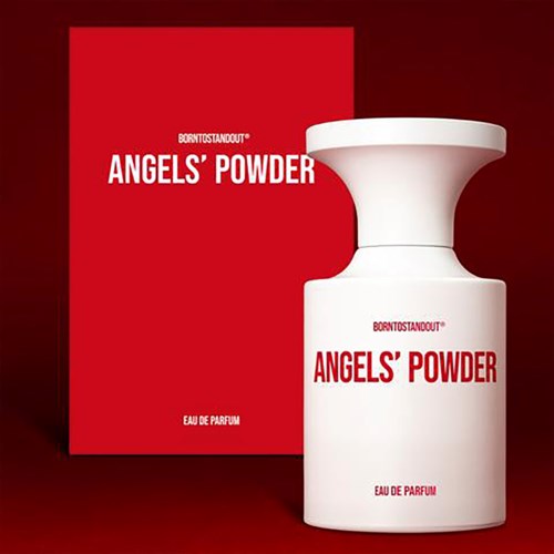 Een parfumfles met de naam Angels' Powder met een rode achtergrond. De fles is wit met een ronde bovenkant.