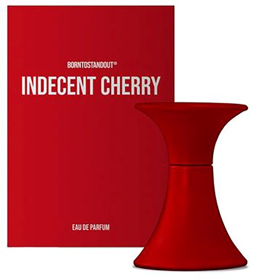 Een rood parfumdoos met 'Indecent Cherry' en een unieke, gebogen parfumfles ernaast.