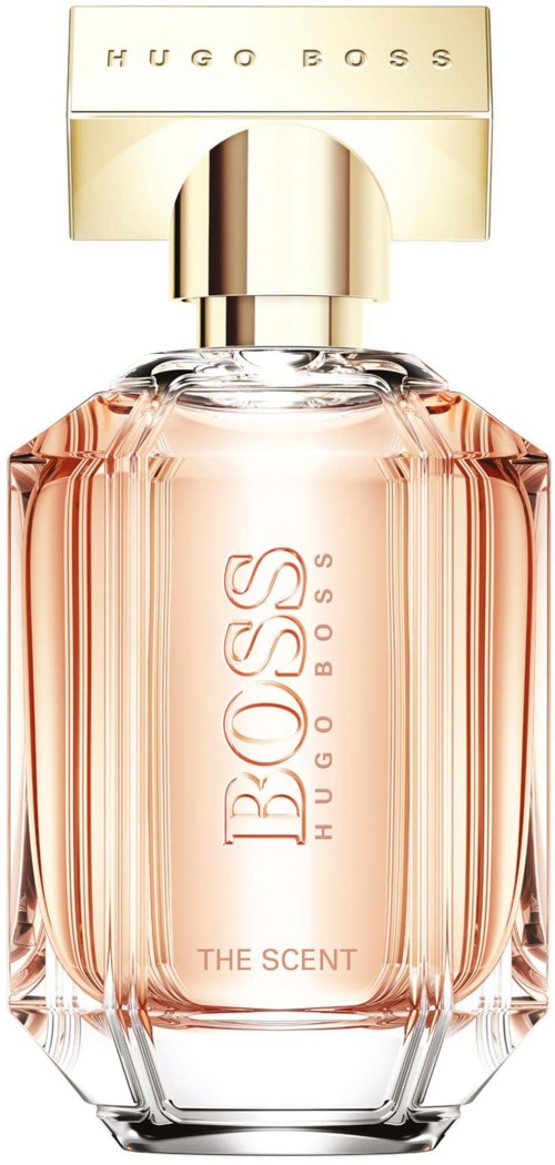 En parfyttapp med guldlock och rosa vätska inuti, märkt 'BOSS THE SCENT.'