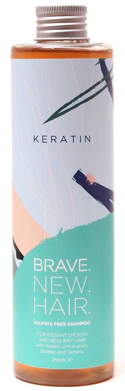 Eine Shampoo-Flasche mit 'KERATIN' und 'BRAVE. NEW. HAIR.' mit hellem Blau und Orange Design.