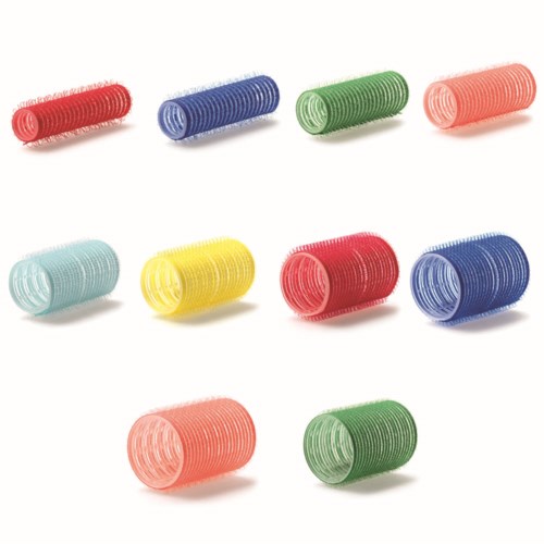 Eine Sammlung bunter Haarwickler in Rot, Blau, Grün, Pink, Hellblau, Gelb, Orange. Sie sind in Reihen angeordnet.