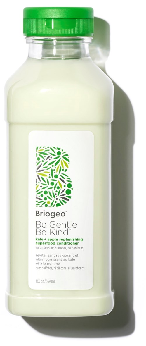 Een fles Briogeo Be Gentle Be Kind conditioner met een groene dop, witte vloeistof en een etiket met productdetails.