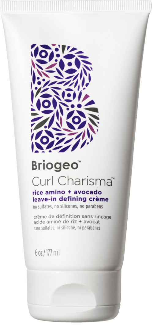 Een witte tube met Briogeo Curl Charisma leave-in definieercrème met paarse en zwarte decoratieve design en productdetails.