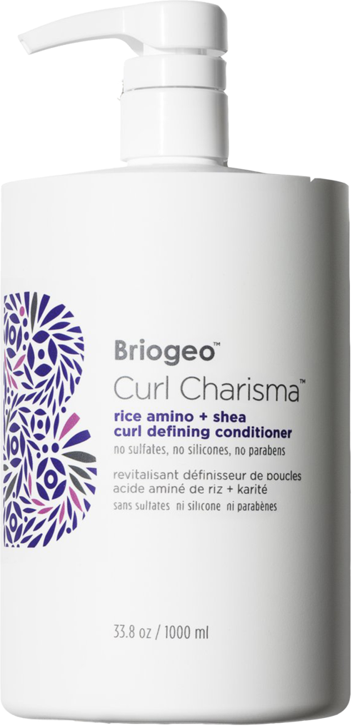 En vit flaska med Briogeo Curl Charisma-balsam med blommönster i lila och blå och pump. 