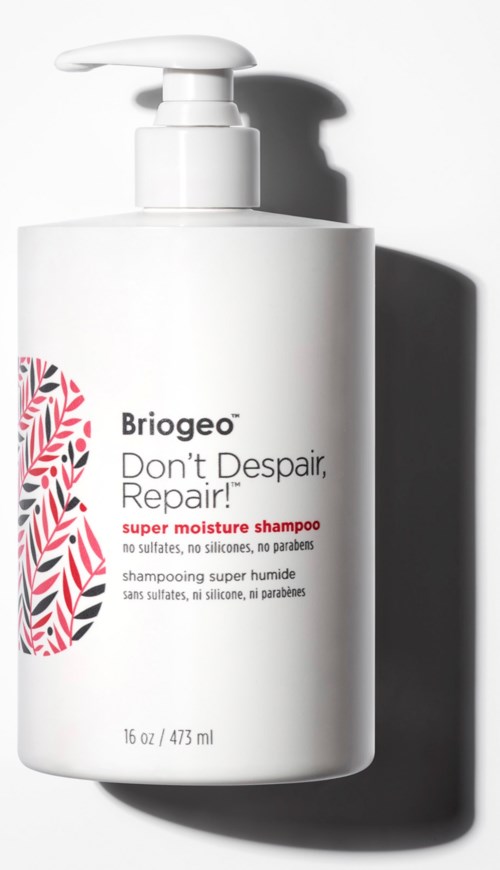 Een witte shampoofles met een pomp toont het merk Briogeo en de naam Don't Despair, Repair!.