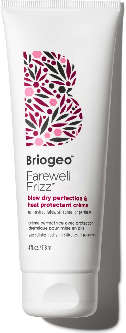 Een witte tube met een bloemendesign in de vorm van de letter B. Het is gelabeld Briogeo Farewell Frizz, een haarproduct.