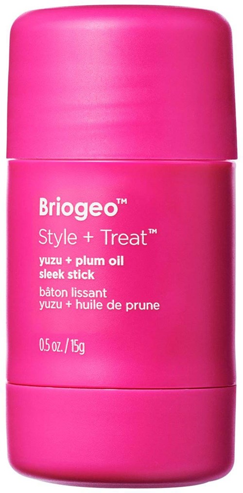 Roze container met witte tekst voor haarproduct, noemt yuzu en pruimenolie. Kubusvorm met afgeronde deksel.
