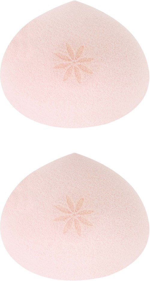 Twee roze make-upsponzen met een sterpatroon in het midden.