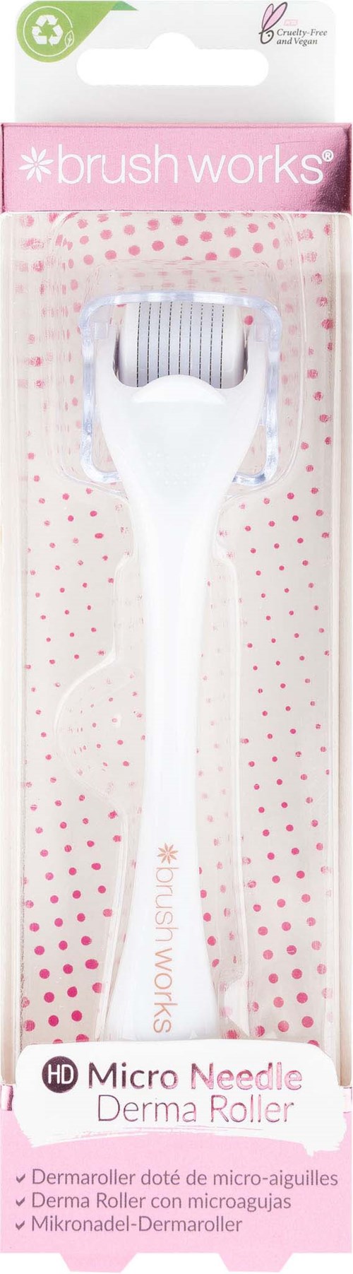 Biały wałek do twarzy z teksturowanym wałkiem i delikatnym uchwytem, opisany jako Micro Needle Derma Roller.