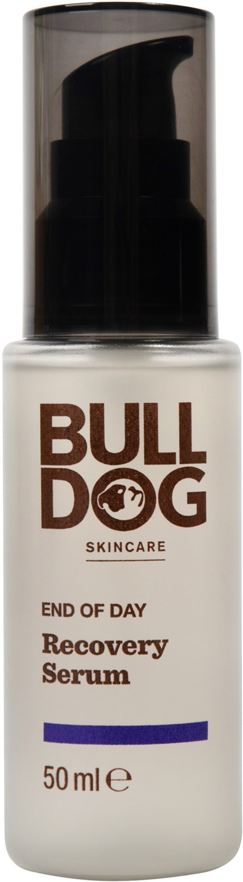 Valkoinen pullo mustalla pumpulla, merkinnällä 'Bull Dog Skincare End of Day Recovery Serum,' 50 ml.