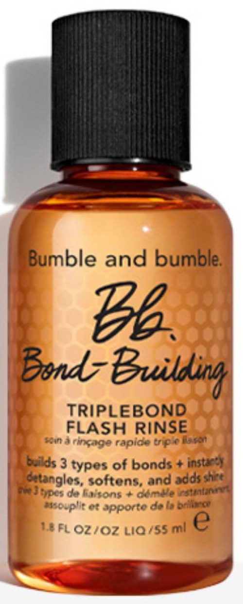 Kleine braune Flasche mit schwarzem Deckel, beschriftet als Bumble and Bumble Bond-Building Flash Rinse.