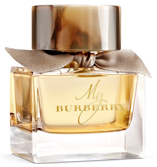 Ein Parfümflasche mit goldenem und klarem Design, einem silbernen Verschluss und einem beigen Band um den Hals.