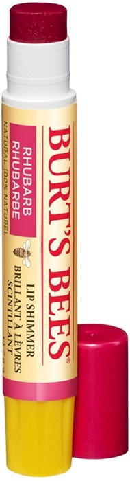 Lippenbalsem in een gele en roze houder, merk Burt's Bees, met frambozensmaak, voor zachte lippen.