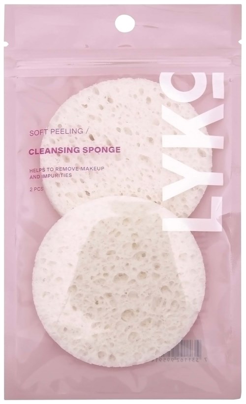 Eine rosa Verpackung enthält zwei runde Reinigungsschwämme für sanfte Peeling und Make-up-Entfernung.