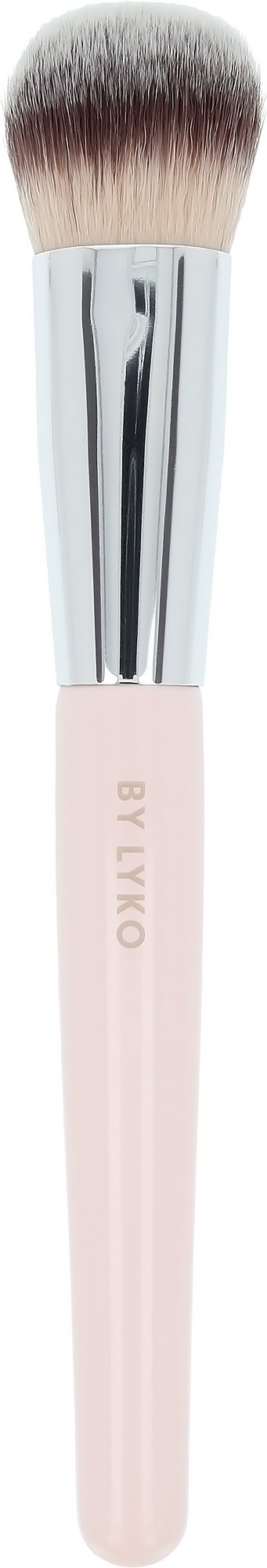 En mjuk makeupborste med rosa handtag och mjuka borstar, används för att applicera puder eller blush.