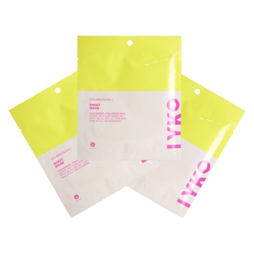 Drie gele en witte gezichtsmaskerpakkingen met roze tekst en merk, waarschijnlijk voor huidverzorging.