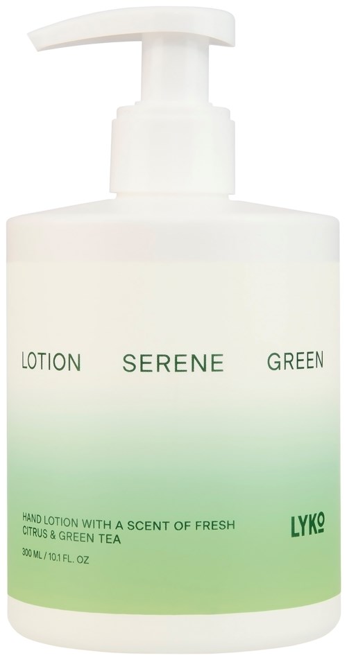 Eine weiße Pumpflasche mit Handlotion, beschriftet 'Serene Green' mit Zitrus- und Grüntee-Duft.