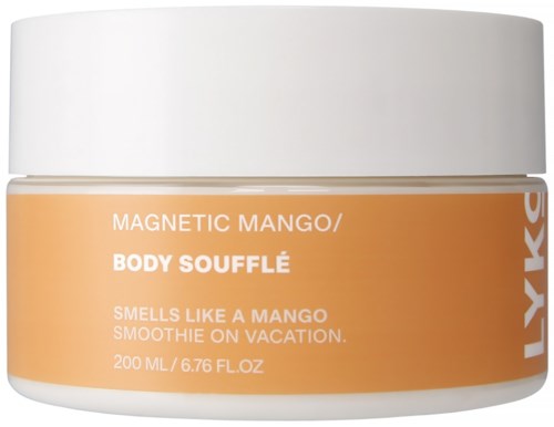 Een ronde pot met witte deksel en oranje label die zegt dat het een mango-geurige body souffle van KYK is.