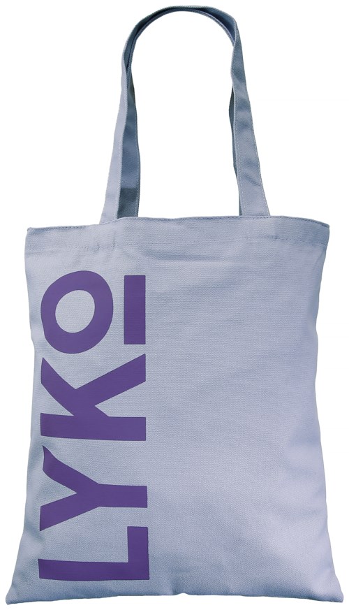 Een lichtgrijze katoenen tas met grote paarse letters die "LYKO" verticaal op de voorkant staat.