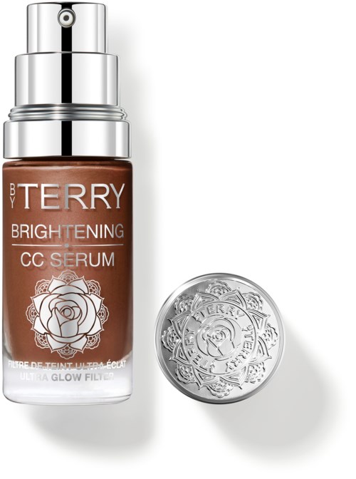Ruskea pullo BY TERRY Brightening CC Serum, hopea-annostelijalla, ja hopeinen koristekorkki, jossa on ruusu.