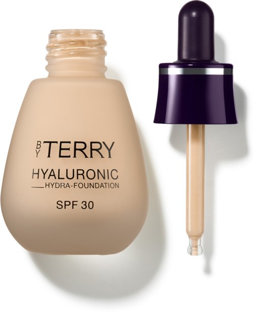 Beige huultenesteainespray pullo ja musta pisaratippaa sisältävä tippapipetti.