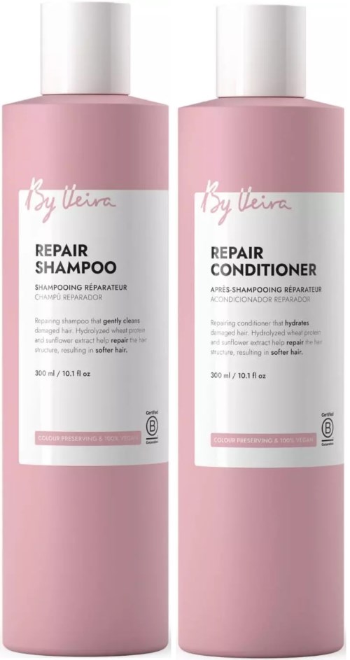 To rosa flasker med hårpleieprodukter, en for reparasjonssjampo og den andre for reparasjonsbalsam, fra By Wishtrend.