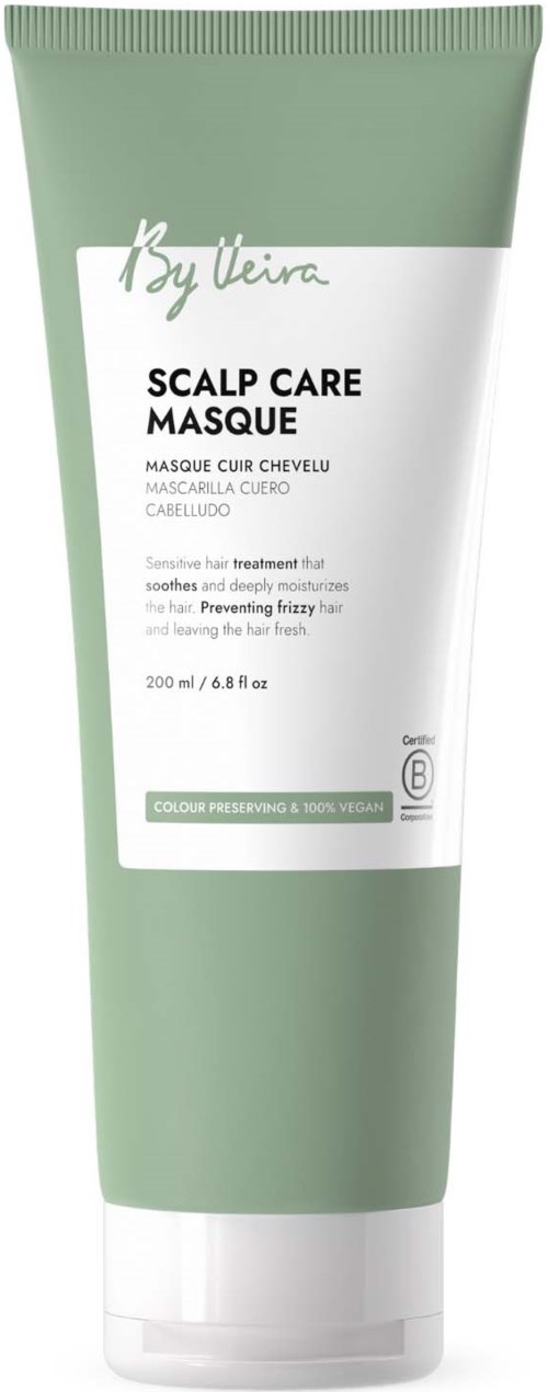 Grønn tube med hårbunnspleie maske, hvit etikett og svart tekst, merke og produktdetaljer.