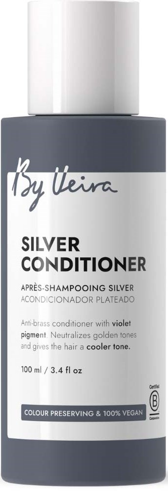 En grå flaske med By Weira Silver Conditioner med hvit topp, etiketten viser produktdetaljer og en blå stripe.