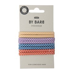 Ett set färgglada hårband i lila, blå, röd och gul på ett vitt kort märkt "BY BARB."