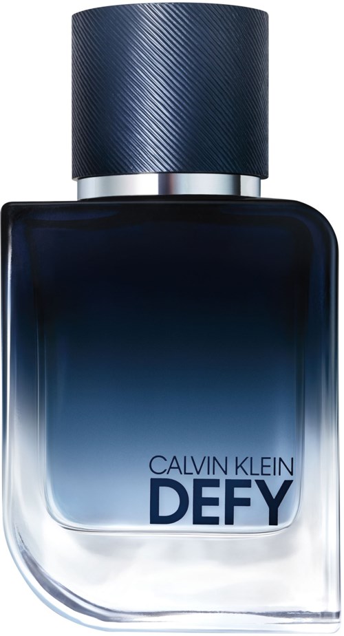 Een glazen flesje Calvin Klein DEFY parfum met een donkerblauwe dop en verloopblauwe vloeistof.