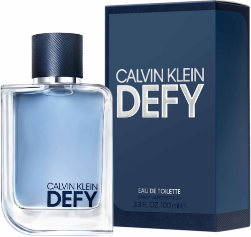 Een fles Calvin Klein DEFY parfum naast de doos, beiden met een blauw en strak ontwerp.