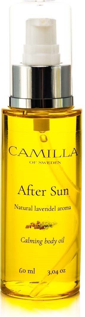 Eine gelbe Flasche von Camilla After Sun Körperöl mit Lavendelduft und Pumpspender.