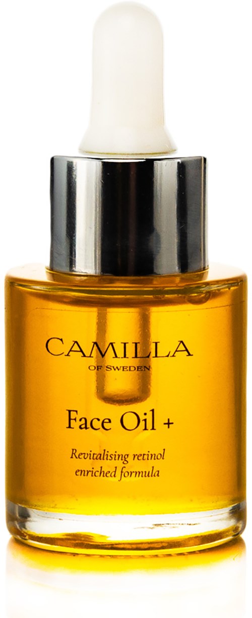 Eine kleine bernsteinfarbene Flasche mit Gesichtsöl, weißer Tropfenzuhr und silbernem Band. Das Label liest "CAMILLA Face Oil +."