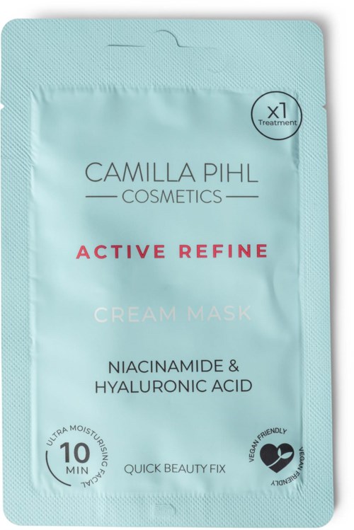 Ett ljusblått påse med text, nämner Camilla Pihl Cosmetics, active refine-ansiktsmask och nyckelingredienser, hyaluronsyra och niacinamide.
