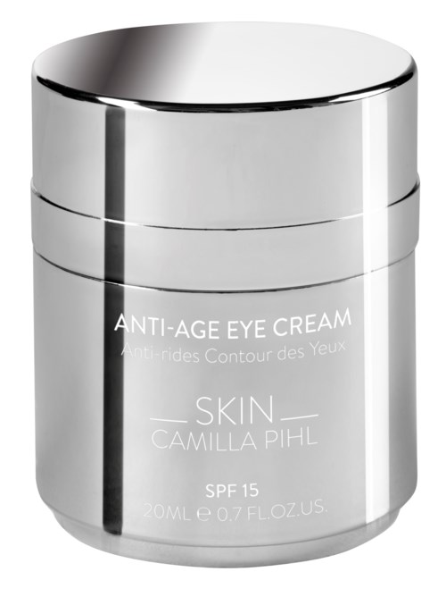 En silverburk med anti-age ögonkräm med SPF 15 från Skin Camilla Pihl. Compact och glänsande.