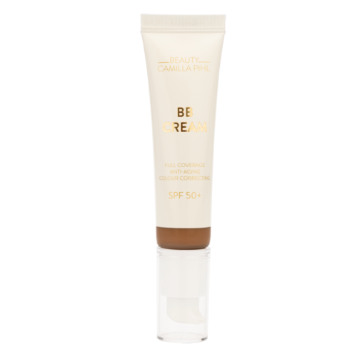 Ett tub med solskyddsmedel med SPF 50, märkt 'Beauty Camilla Pihl, Be Cream, Full Coverage, Anti-Aging, Colour Correcting.'