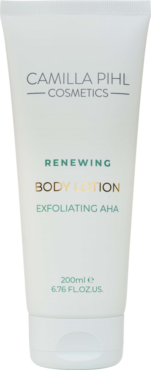 Een witte tube met label Camilla Pihl Cosmetics, getiteld 'Renewing Body Lotion' met 'Exfoliating AHA' en maatinformatie.