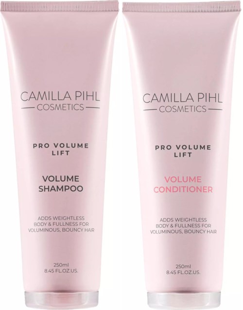 To rosa rør med Camilla Pihl Cosmetics Pro Volume Lift hårpleieprodukter, en sjampo og en balsam.