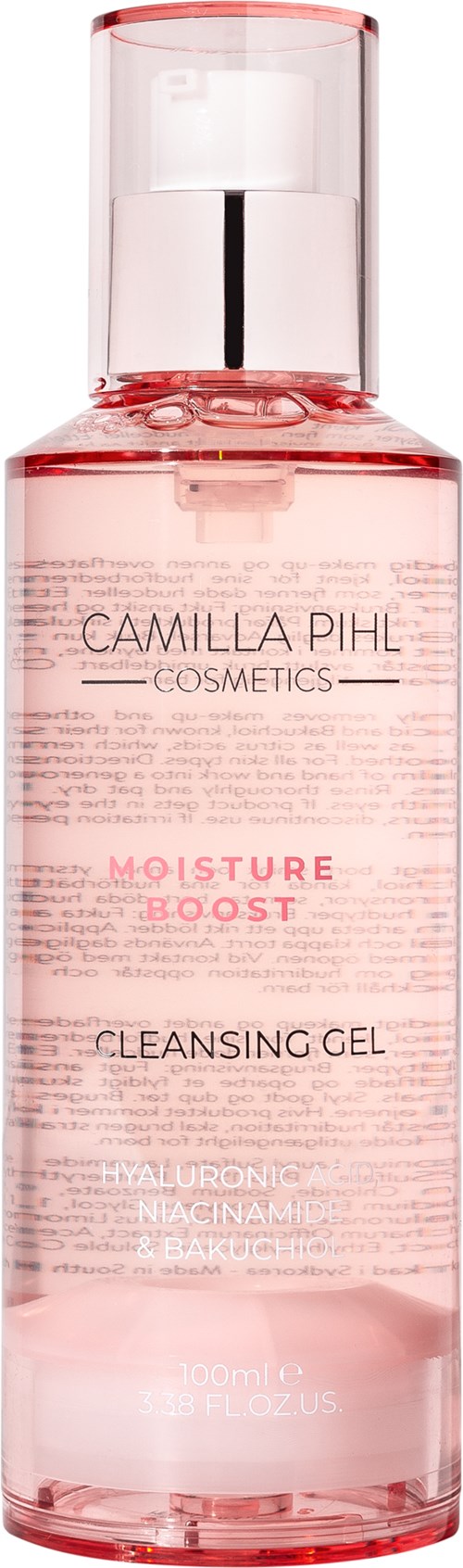 Een lange, roze, doorzichtige fles met spraykop, gelabeld 'Cleansing Gel' en 'Moisture Boost'.
