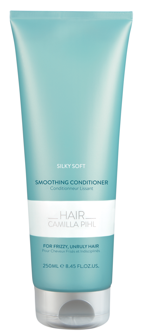 Een tube haarcrème met de tekst "Silky Soft" en "Smoothing Conditioner" voor krullend, onhandelbaar haar, 250 ml.