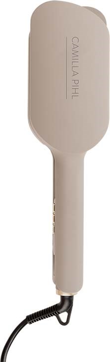 Een witte haarborstel met een ronde kop, gemarkeerd 'Camilla Pihl', met een zwarte kabel.